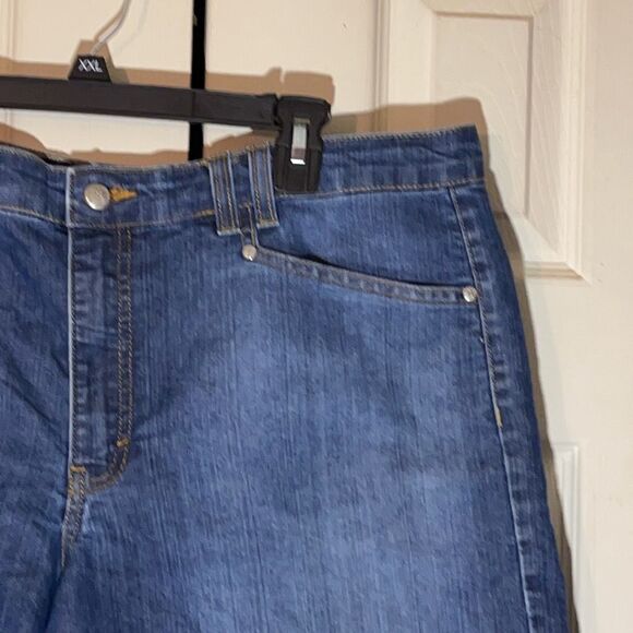 Gloria Vanderbilt High Rise Denim Shorts 18 - Picture 3 of 15